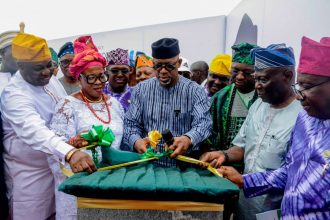 L-R: Member, Ogun State House of Assembly representing Ifo constituency ll, Hon. Fola Salami; Iyaloja of Ifo Market, Alhaja Aishat Adebola; Ogun State Governor, Prince Dapo Abiodun; Olofin of Isheri, Oba Suleiman Bamgbade; Commissioner for Works and Infrastructure, Engr. Ade Akinsanya and Ogun State head of Service, Mr Kehinde Onasanya, during the commissioning of the 6km Akute-Ajuwon-Alagbole road on Thursday.