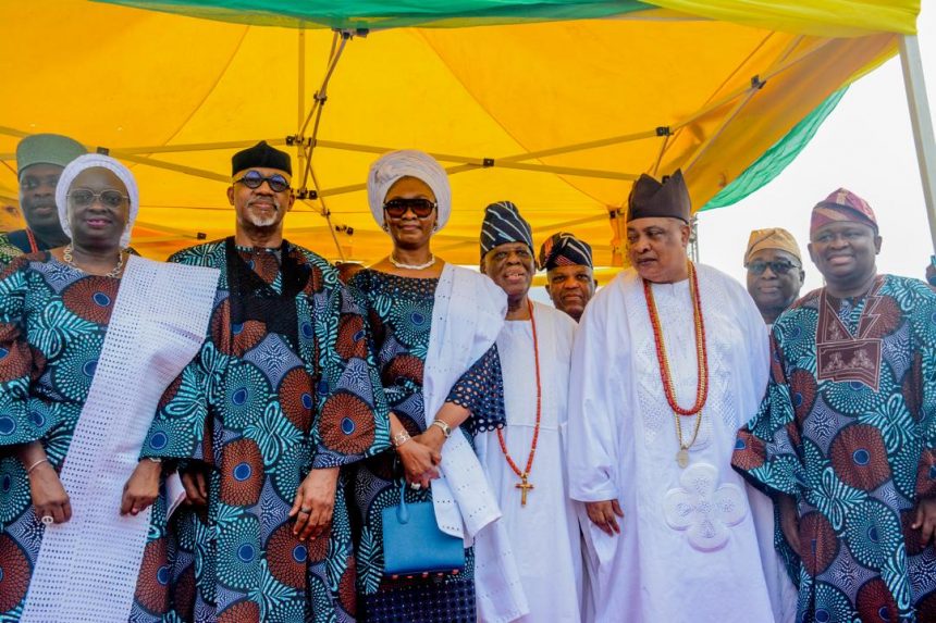 L-R Ogun State Deputy Governor, Noimot Salako-Oyedele; Ogun State Governor, Prince Dapo Abiodun; Wife of the Governor, Mrs. Bamidele Abiodun; Chairman, 2025 Akesan Day, Chief Solomon Onafowokan; The Akarigbo of Remoland, Oba Babatunde Ajayi and Senator Representing Ogun West, Senator Solomon Olamilekan Adeola, at the 39th Akesan Day Celebration held at the Christ Apostolic Church Grammar school, Iperu on Saturday